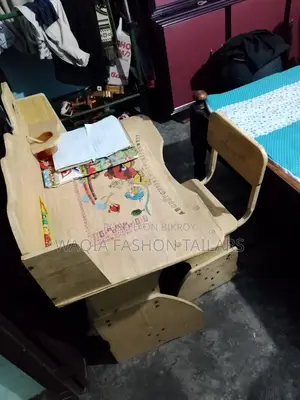 শিশুদের পড়ার টেবিল