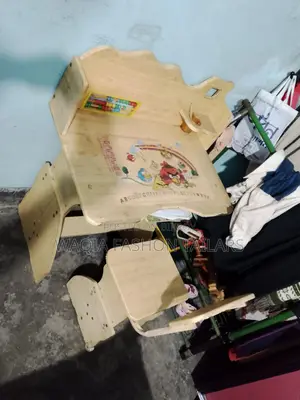 শিশুদের পড়ার টেবিল