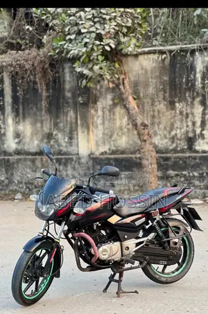 Bajaj Pulsar 150 . 2015