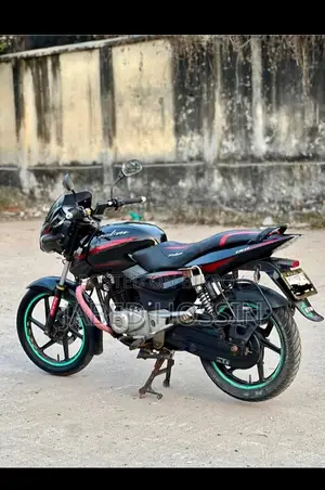 Bajaj Pulsar 150 . 2015