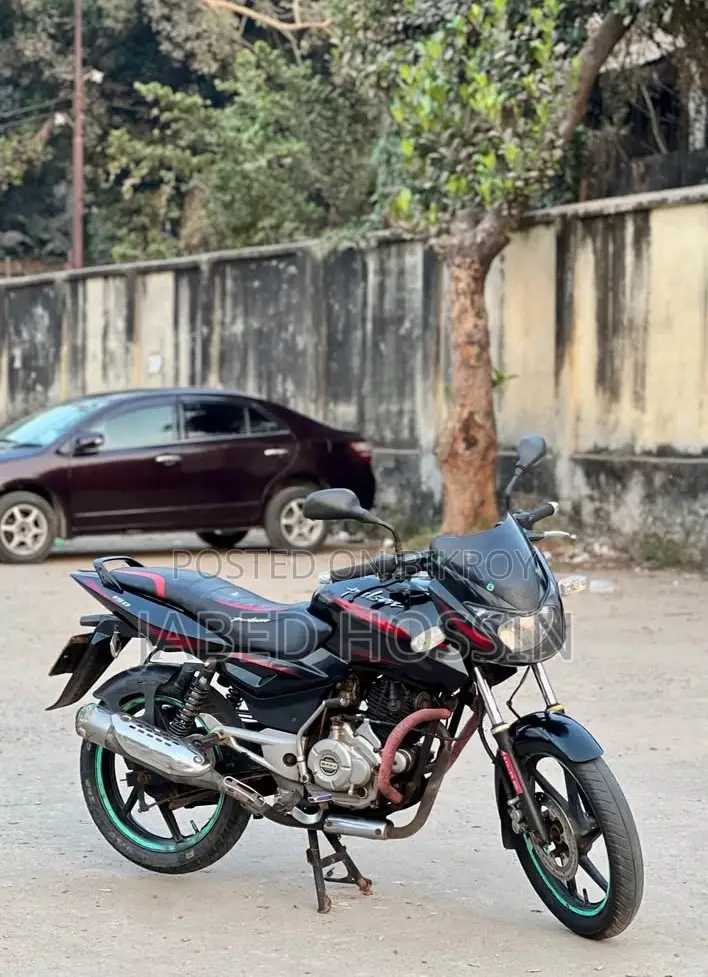 Bajaj Pulsar 150 . 2015