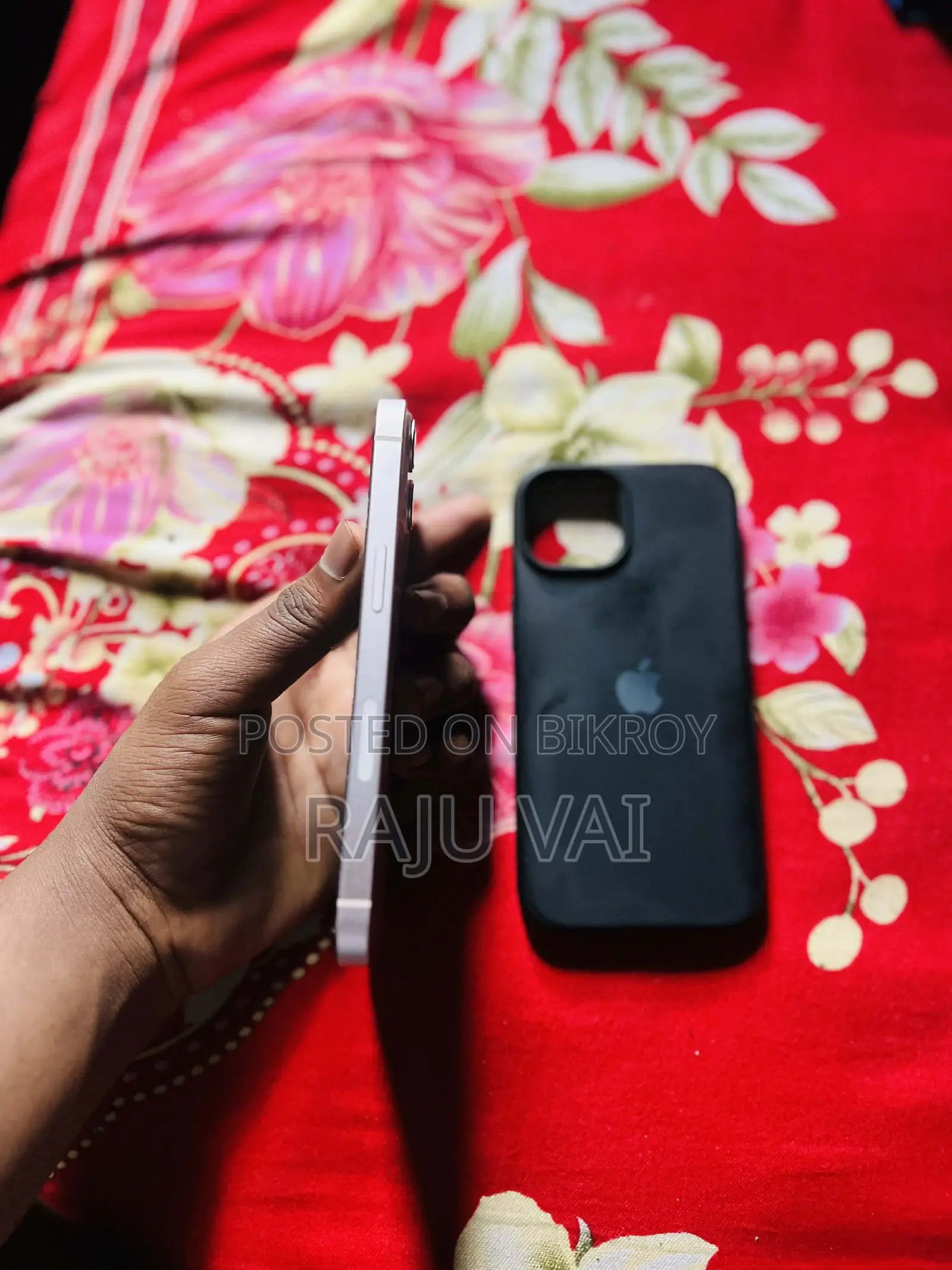 Apple iPhone 13 (Used)