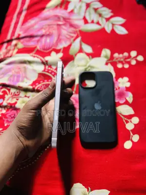 Apple iPhone 13 (Used)