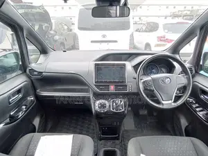 Toyota Noah Hybrid G 2021