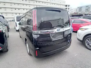 Toyota Noah Hybrid G 2021