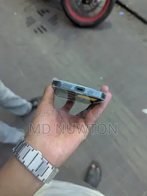 Apple iPhone 14 . (Used)