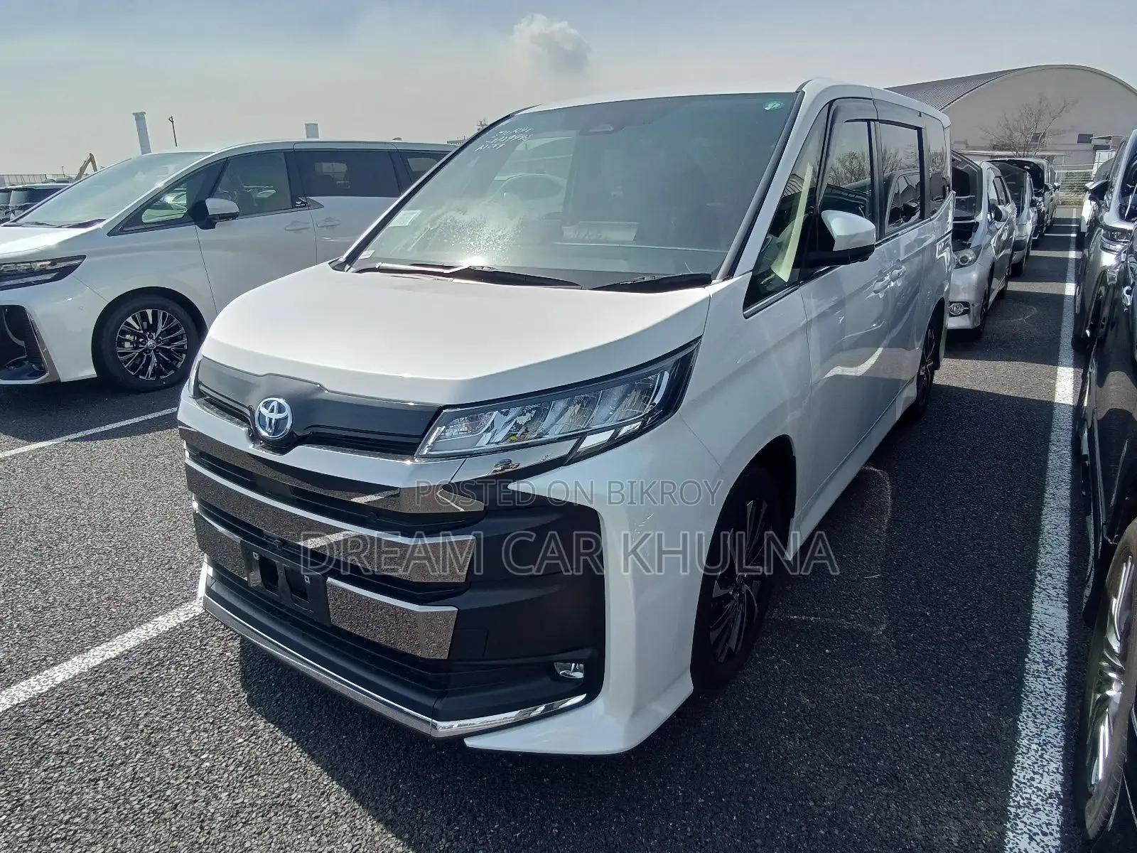 Toyota Noah SZ Hybrid Pearl 2023
