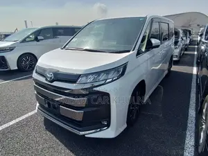 Toyota Noah SZ Hybrid Pearl 2023