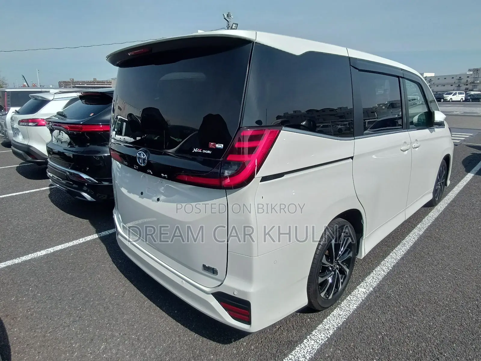Toyota Noah SZ Hybrid Pearl 2023