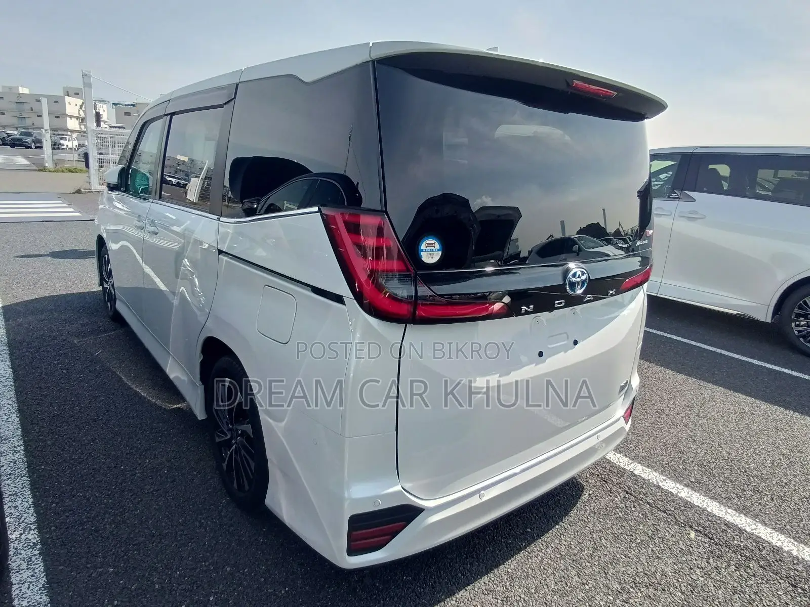 Toyota Noah SZ Hybrid Pearl 2023