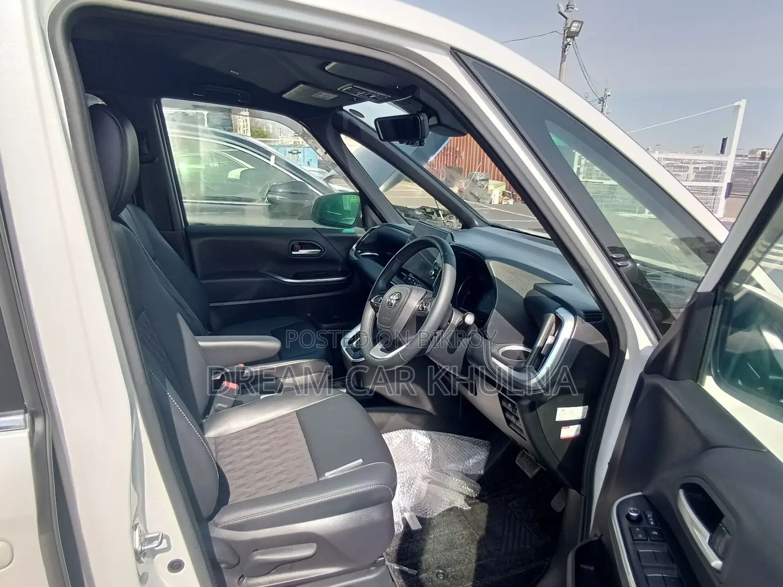 Toyota Noah SZ Hybrid Pearl 2023