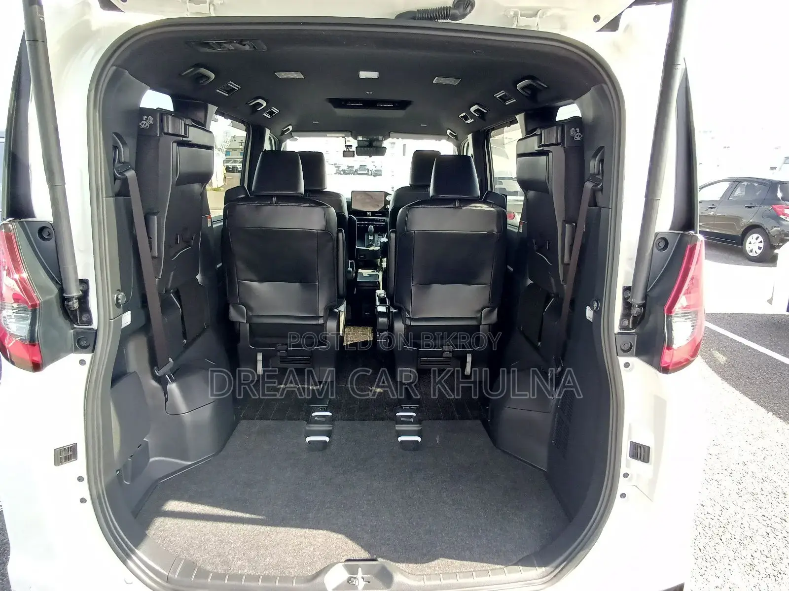 Toyota Noah SZ Hybrid Pearl 2023