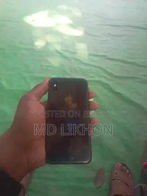 Apple iPhone XS . (Used)