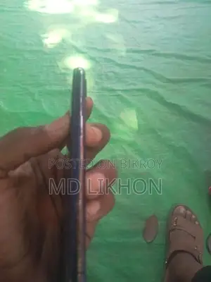 Apple iPhone XS . (Used)