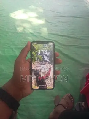 Apple iPhone XS . (Used)