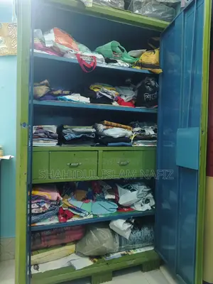 স্টিল আলমারি