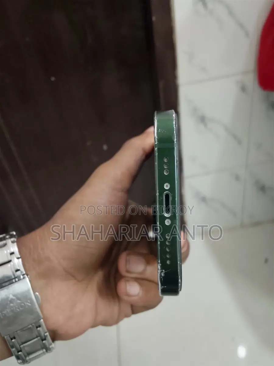 Apple iPhone 13 (Used)