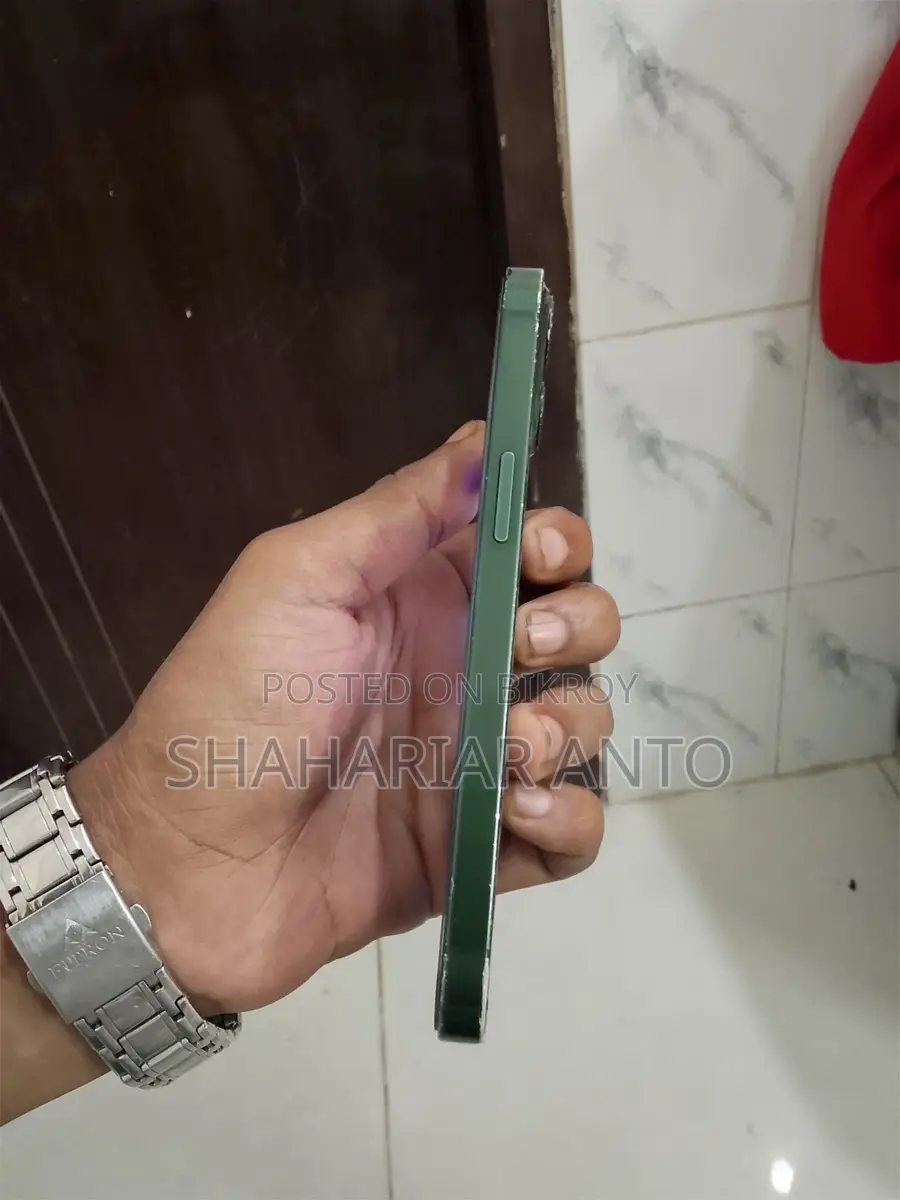 Apple iPhone 13 (Used)