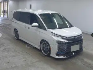 Toyota Voxy SZ Hybrid Pearl 2023