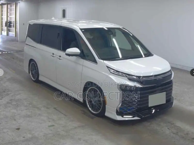 Toyota Voxy SZ Hybrid Pearl 2023