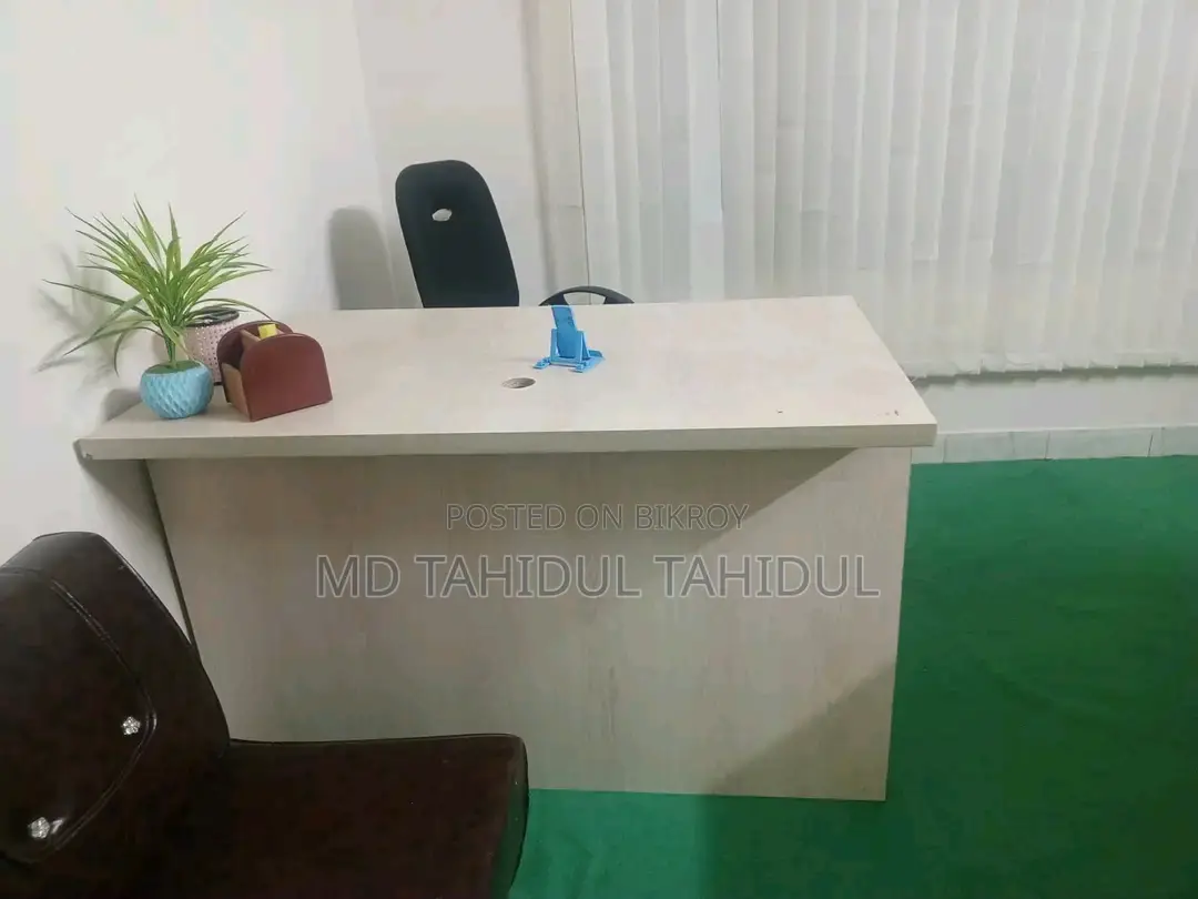 টেবিল ৪ টি