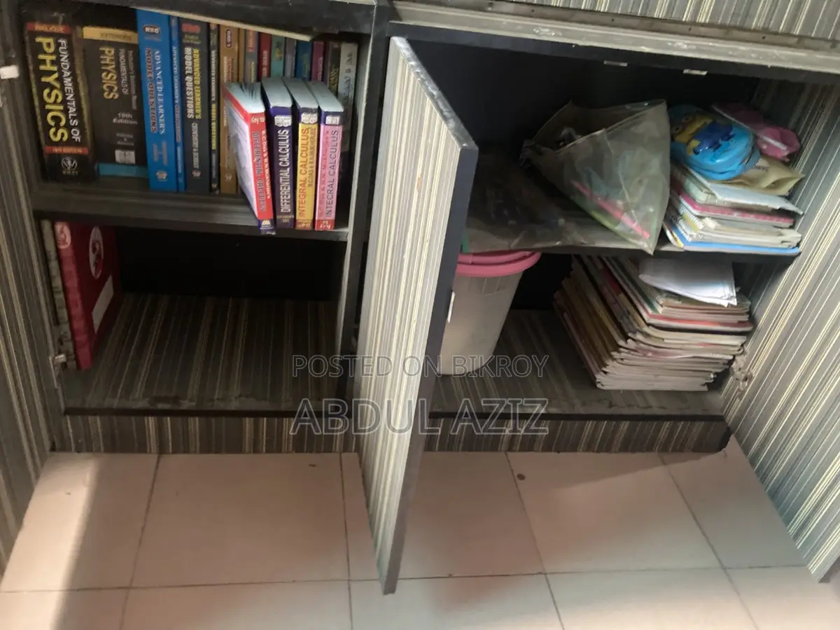 রিডিং টেবিল