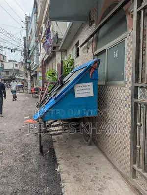 আতর টুপির দোকান