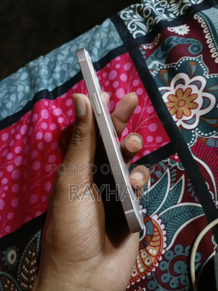 Apple iPhone 13 (Used)