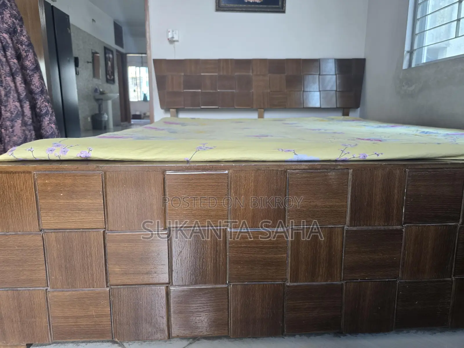 বিক্রয় হবে: প্রিমিয়াম ওক ভিনিয়ার কিং সাইজ বেড