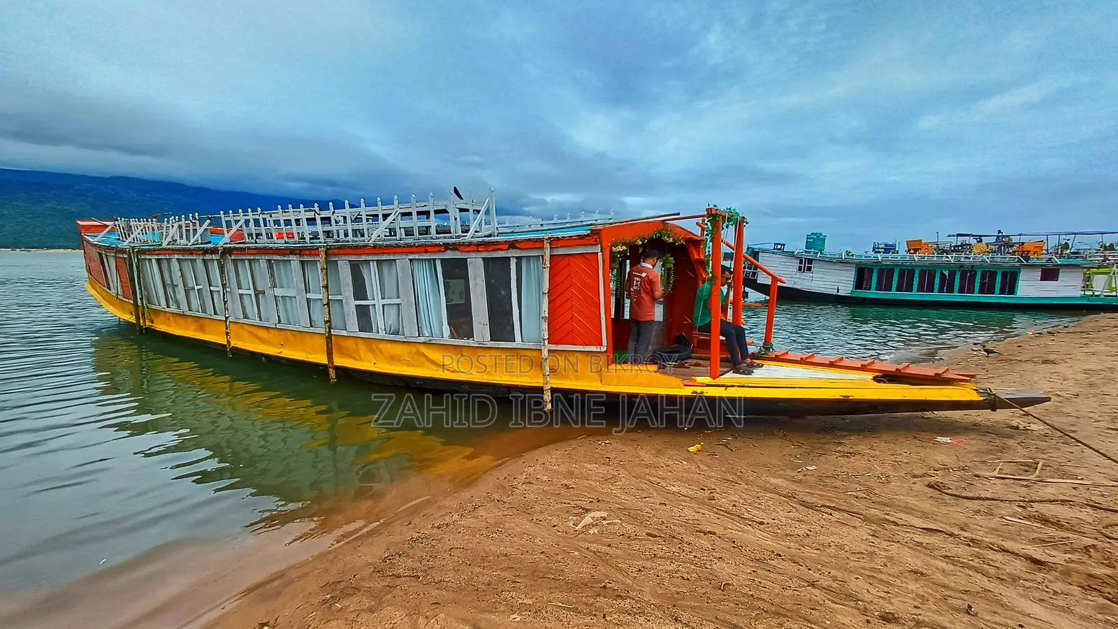 ১ টি কাঠের তৈরী পর্যটক বাহী ইকো হাউসবোট জরুরী বিক্রয় হইবে।