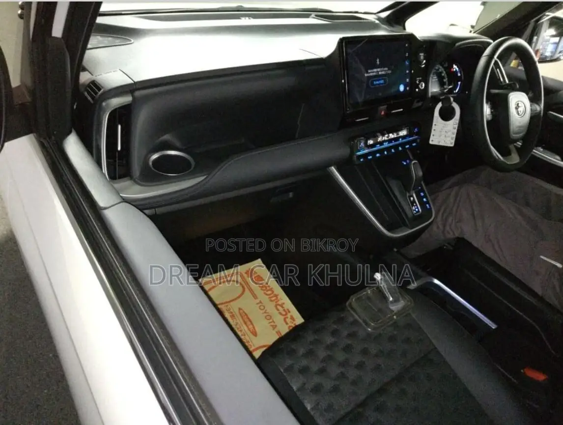 Toyota Voxy S-Z ফুল অপশন ২০২৩ ২০২৬