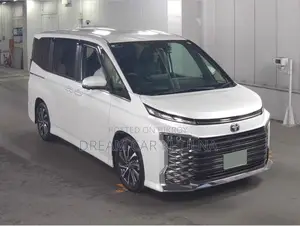 Toyota Voxy S-Z ফুল অপশন ২০২৩ ২০২৬