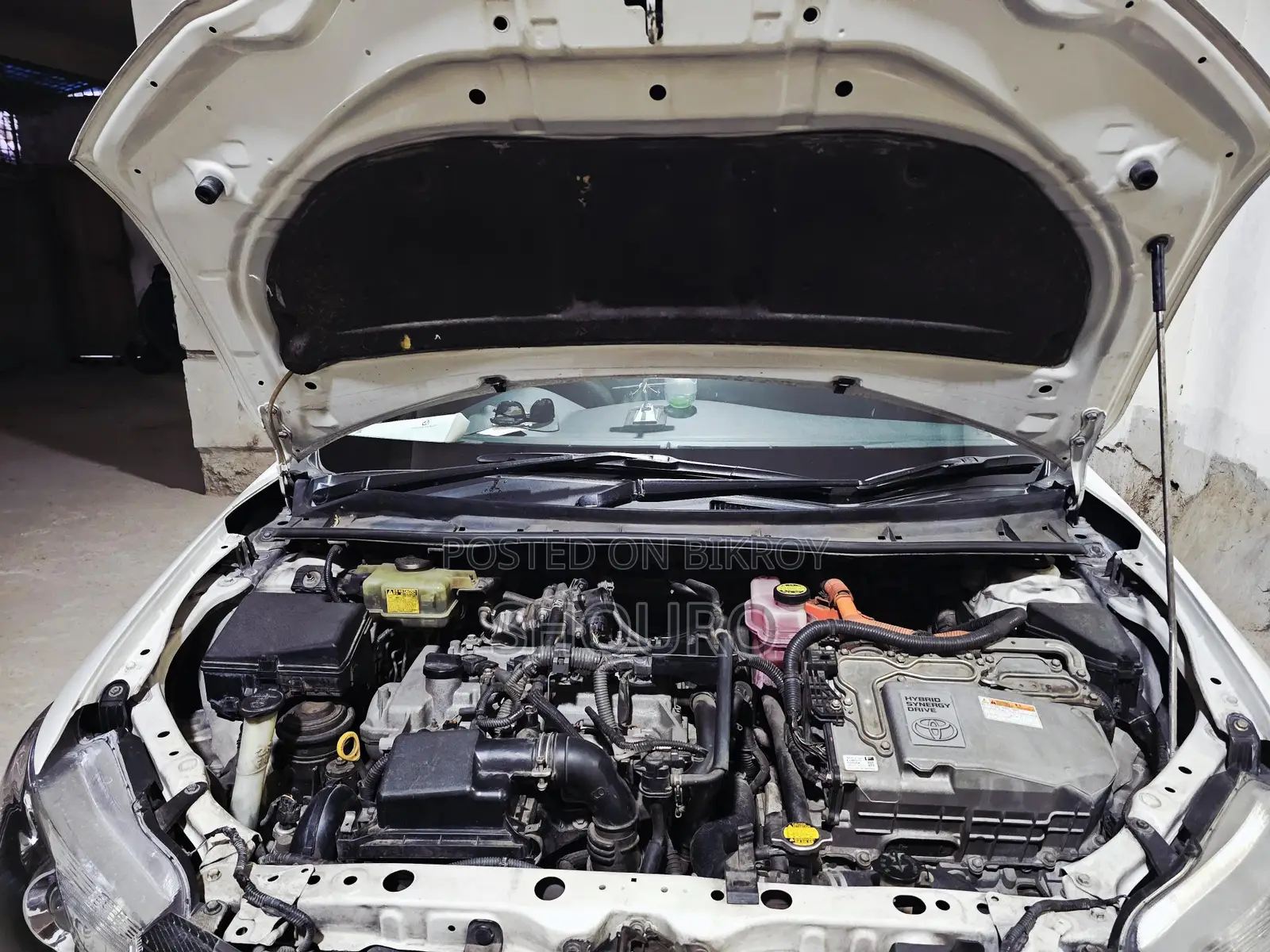 Toyota Axio G Premium Hybrid. 2013
