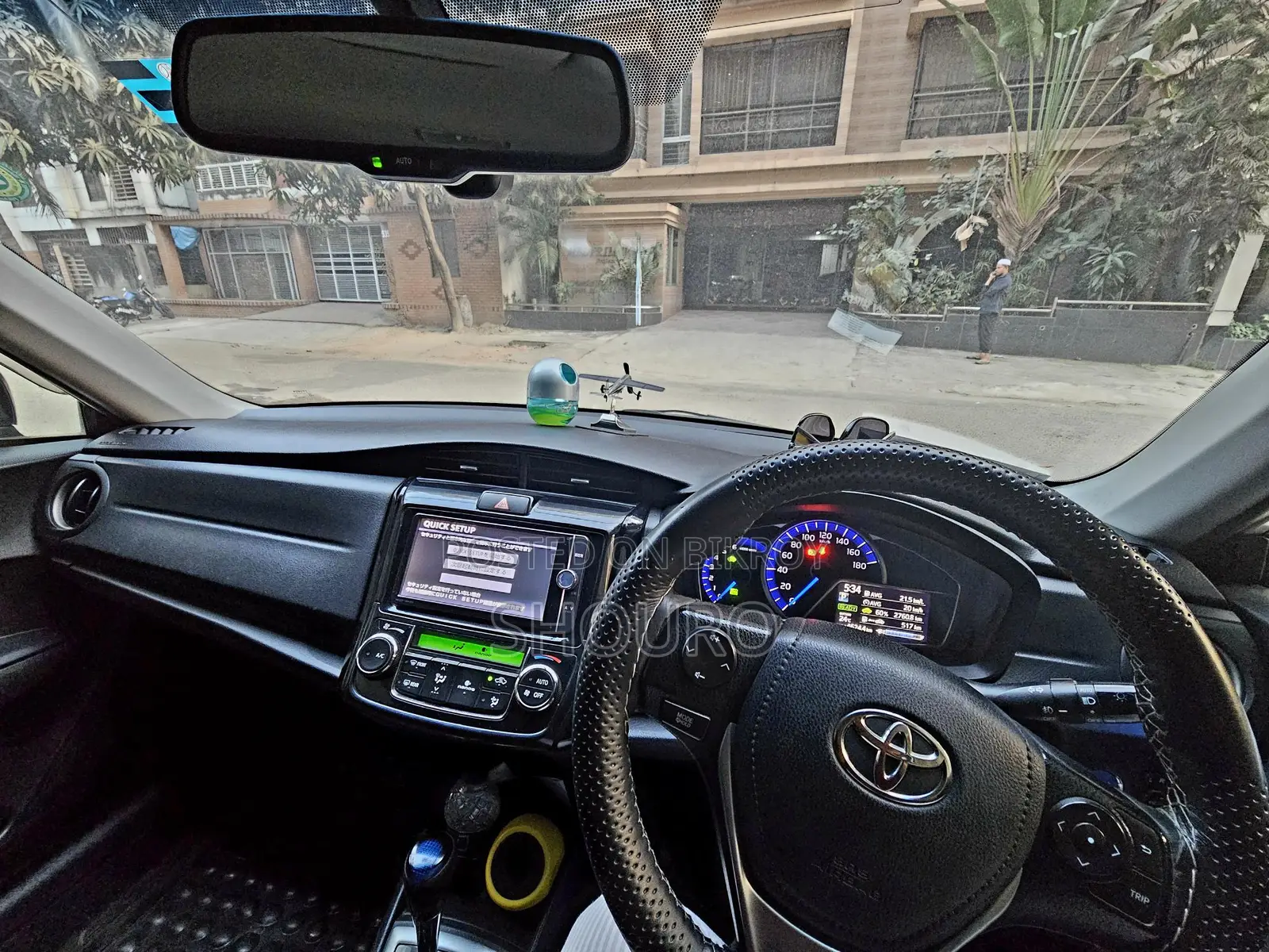 Toyota Axio G Premium Hybrid. 2013