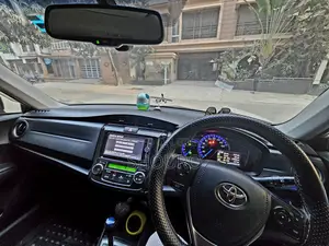 Toyota Axio G Premium Hybrid. 2013