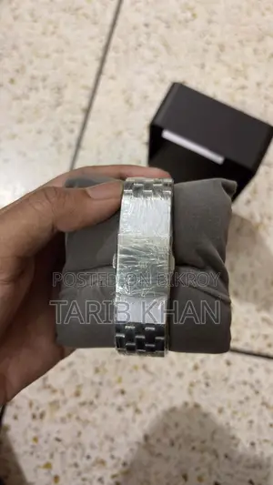 Titan 1584sm03 কোয়ার্টজ এনালগ ডেট হোয়াইট ডায়াল স্টেইনলেস স্টিল ঘড়ি