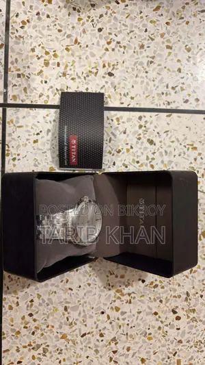 Titan 1584sm03 কোয়ার্টজ এনালগ ডেট হোয়াইট ডায়াল স্টেইনলেস স্টিল ঘড়ি