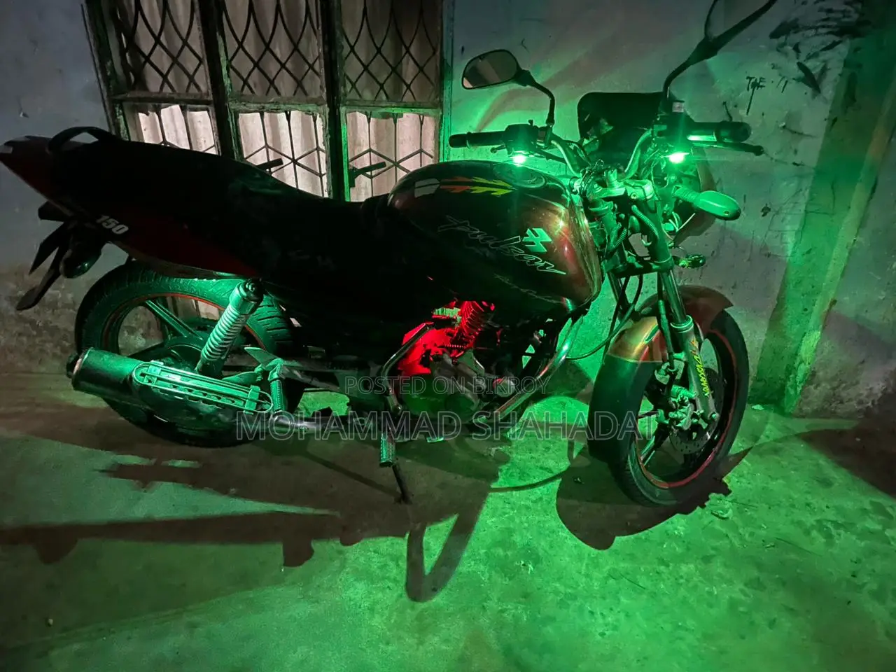 Bajaj Pulsar 150 . 2011