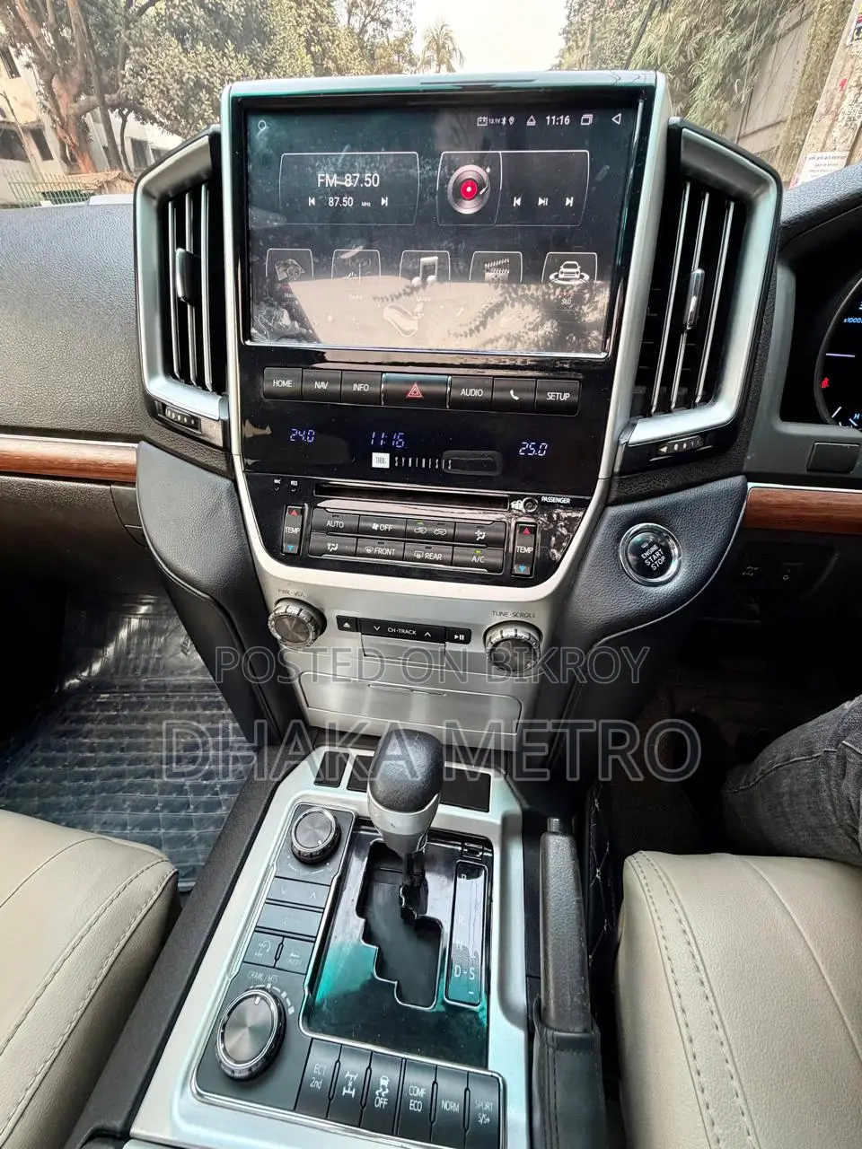 Toyota Land Cruiser V8 2011