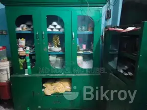 স্টিলের শোকেস অনেক সুন্দর অর্ডার দিয়ে বানানো