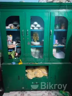 স্টিলের শোকেস অনেক সুন্দর অর্ডার দিয়ে বানানো