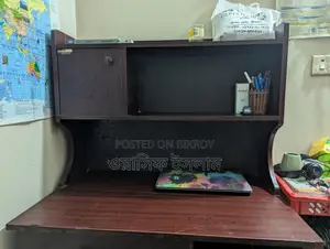 এই রিডিং টেবিলটি বিক্রি হবে