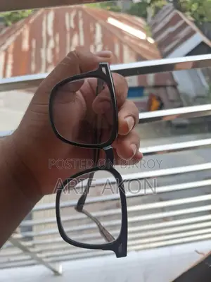 ফটোক্রোমিক লেন্স চশমা।