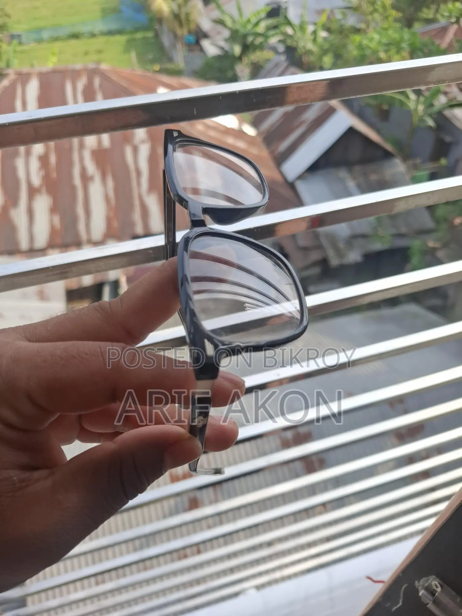 ফটোক্রোমিক লেন্স চশমা।