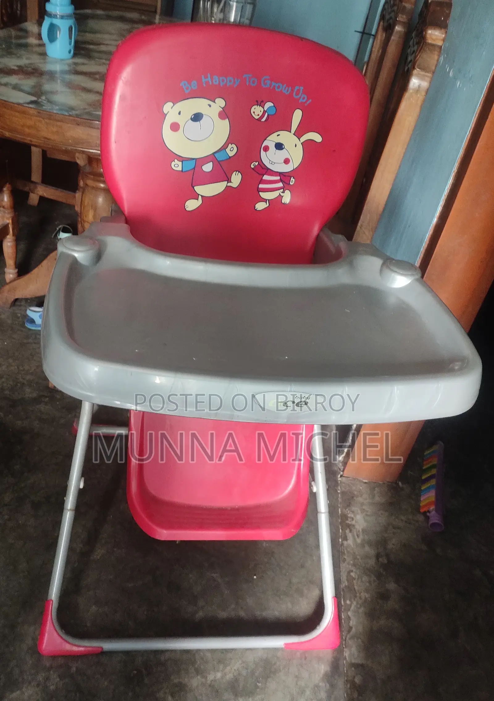 ফিডিং চেয়ার