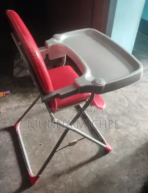 ফিডিং চেয়ার