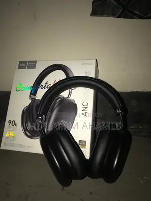 ব্র্যান্ড নিউ হেডফোন