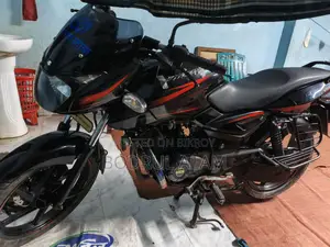 Bajaj Pulsar 150 . 2018
