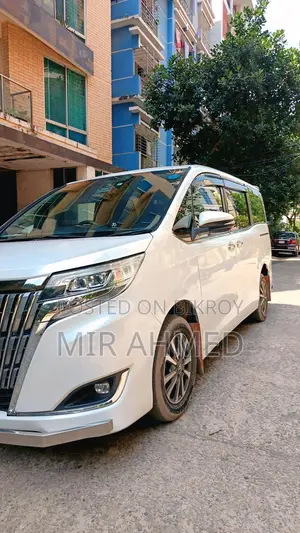 Toyota Esquire 2017