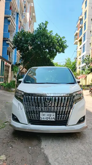 Toyota Esquire 2017